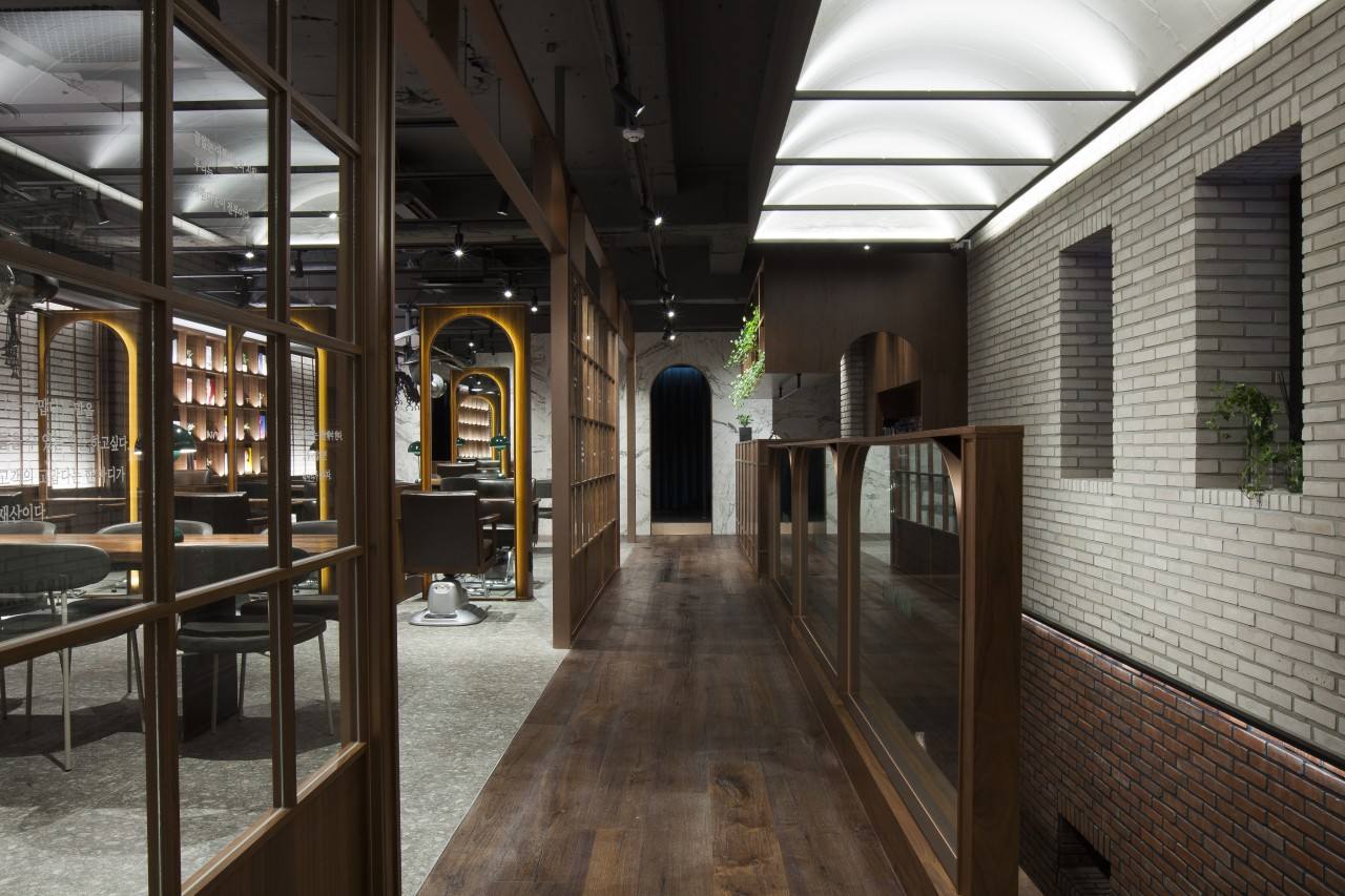 JUNO HAIR Myeongdong hair salon interior — Insong Building 3F, Myeongdong Seoul · view 6